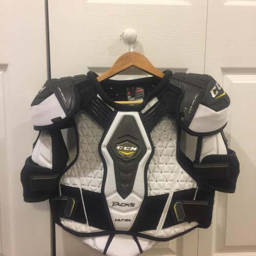 CCM ULTRA TACKS D30 Shoulder Pads NEW SR
