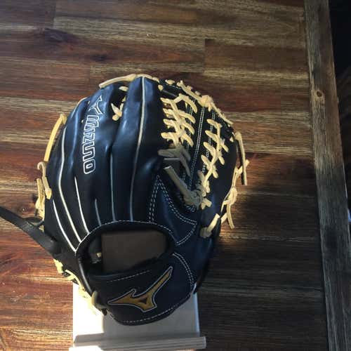Mizuno Prime Pro.