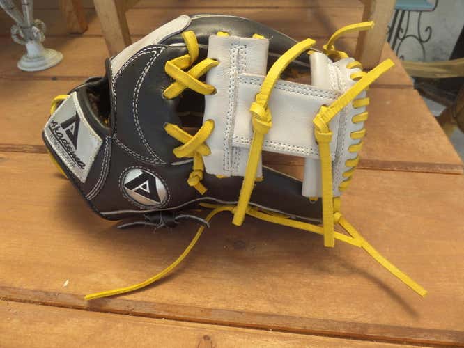 Akadema ACS115 I-web infielders glove - kip leather - excellent condition