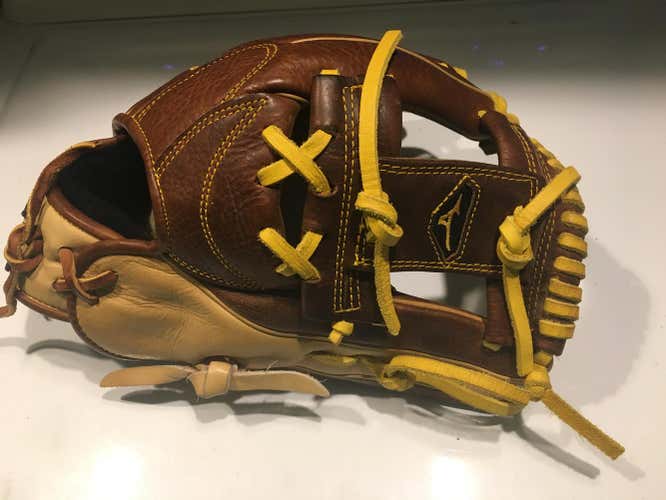 Mizuno Classic Pro Soft Glove - custom lace - mint condition