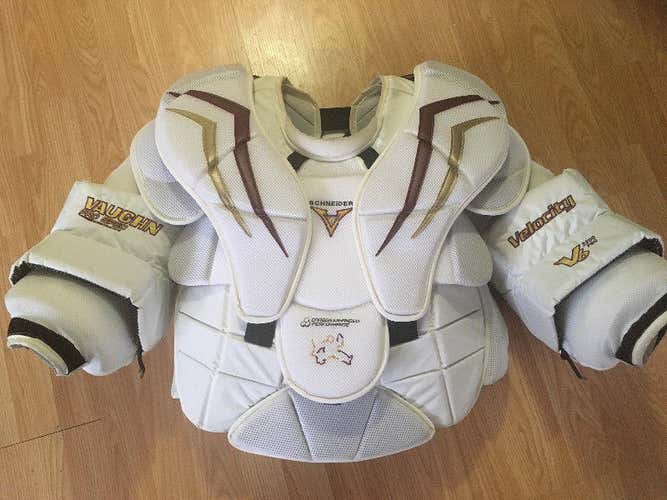 Vaughn V6 2200 Goalie Chest Protector Senior
