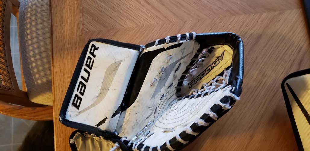 Bauer Prodigy 2.0 Goalie Glove & Blocker Regular Youth