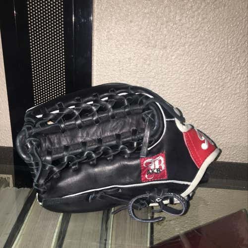 Rolin Lefty Outfield Glove.