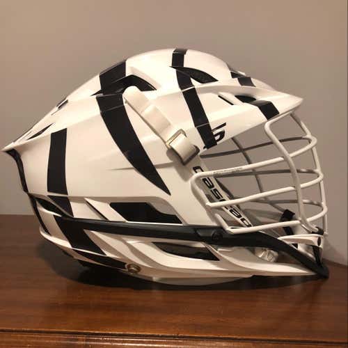 BNWT White Tiger Cascade S