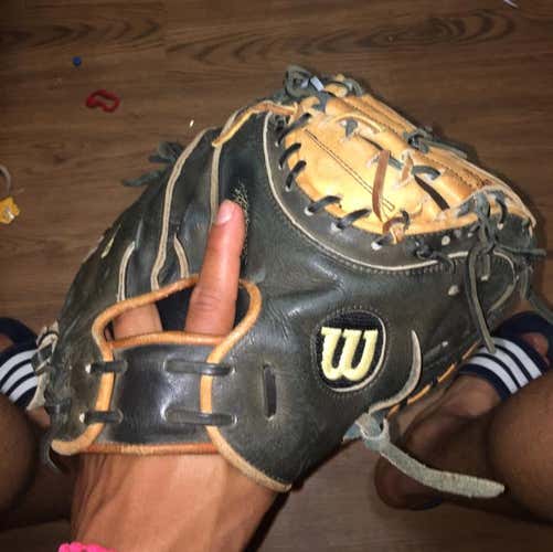 Wilson A2000 Catchers Mitt
