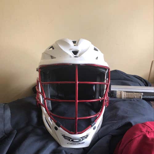 Cascade R - White w/ Chrome Red *Trying to get rid* *Chinstrap included*