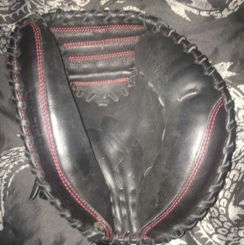 Under Armour Catchers Mitt 32.5