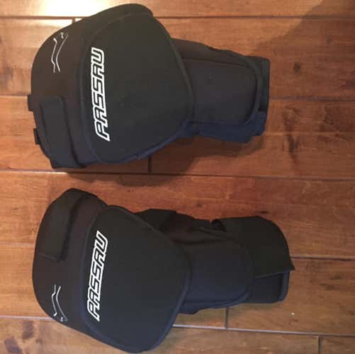 Sr Sm/Med Passau Gen 2 Knee Protectors with Maltese knee spacers