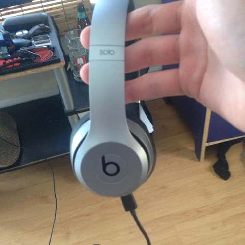 Used Beats Wireless Headphones With Charger