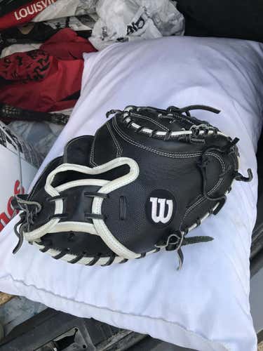 Wilson A2000 Catchers Mitt (slightly used, great condition) NO TRADES