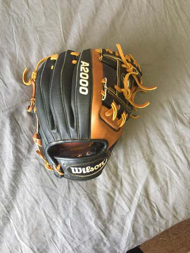 Wilson 2016 A2000 Glove
