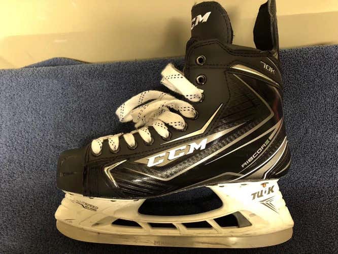 Pro Stock CCM Ribcor 70k Skates Size 8EE + Tuuk litespeed edge