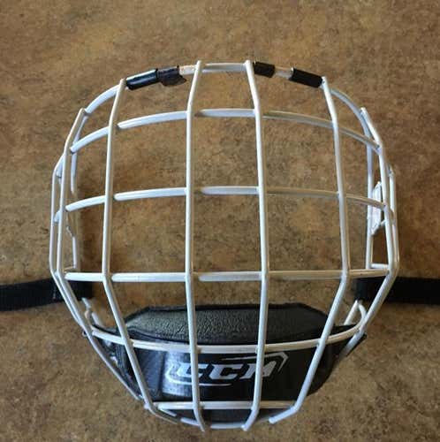CCM FM480 Cage Size Small White
