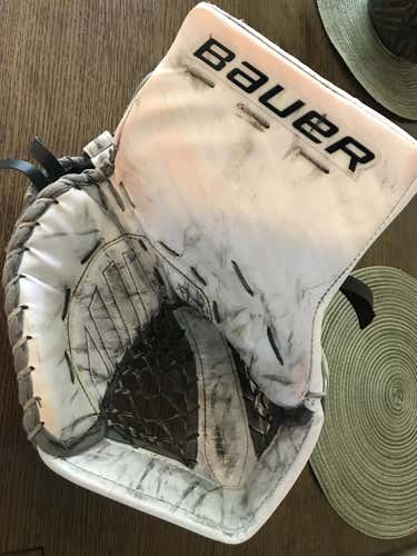 Bauer Supreme Goalie Glove Regular Senior PRO STOCK