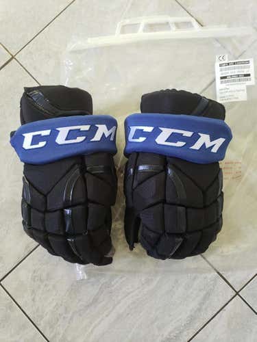 New CCM HG12 Tampa Bay lightning gloves, 14".