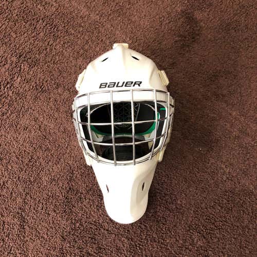 Size S/M Bauer NME4 Goalie Mask