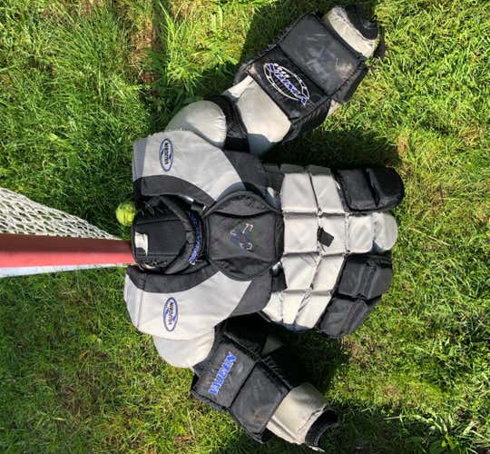 Vaughn Vision 3700 Senior Goalie Chest and Arm Protector Size Medium