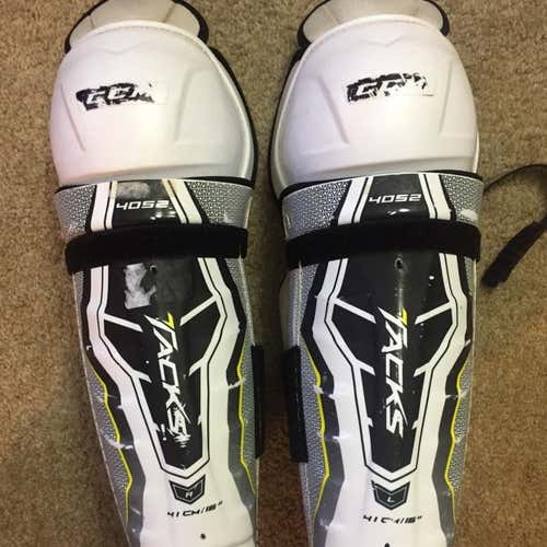 CCM 4052 Shin Pads 16”
