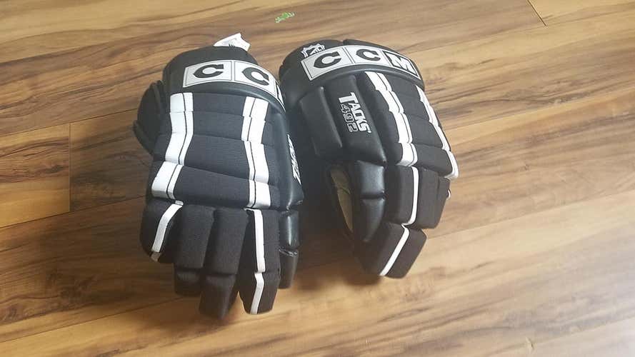 CCM Gloves