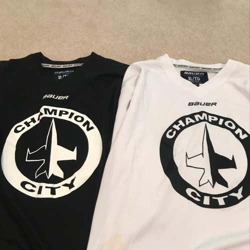 Pro stock - 2 Bauer Jerseys Black And White - Champion City Jets #4