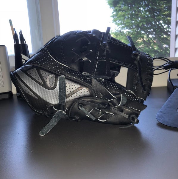 Nike MVP Select 11.5 NWOT