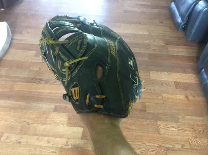Wilson A2000 Pro Stock 1630 First Baseman Mitt