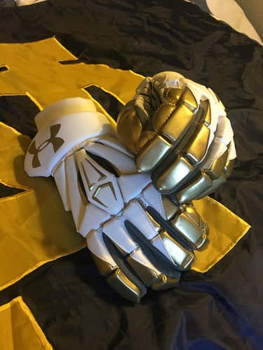 Notre Dame Team Issue: 2018 Gold/White Under Armour Command Pro 2 Gloves