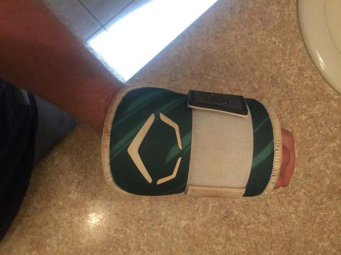 Evo Shield Elbow Guard Green Model
