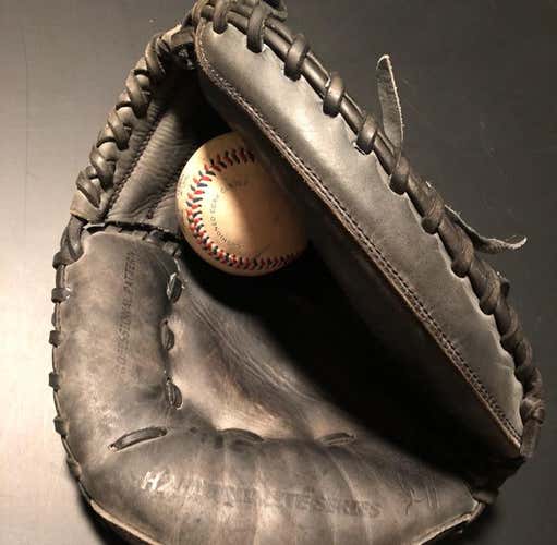 Catchers Mitt For Lefty33