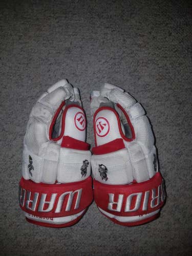 BU TEAM ISSUED Warrior gloves 14'