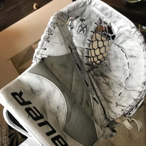 Bauer Senior Goalie Catcher Glove