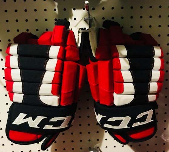 New Devils CCM 4 ROLL PRO 15"  Gloves Senior