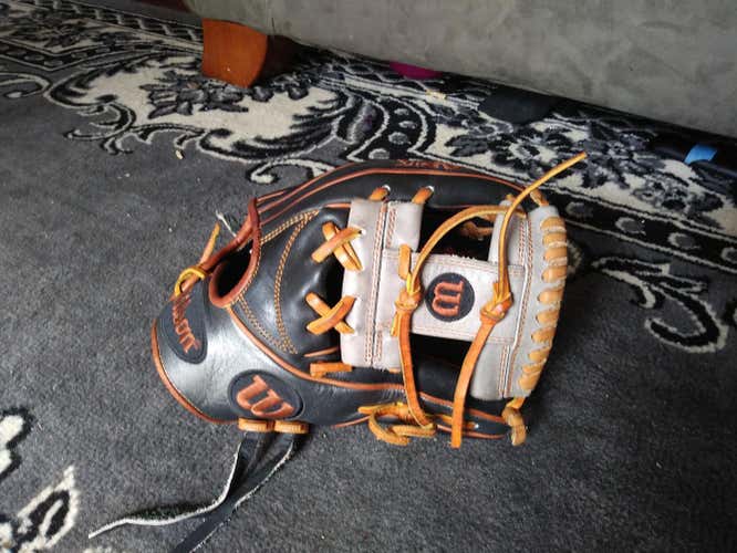 Trade for a wilson/rawlings catchers mitt. 32- 32.5