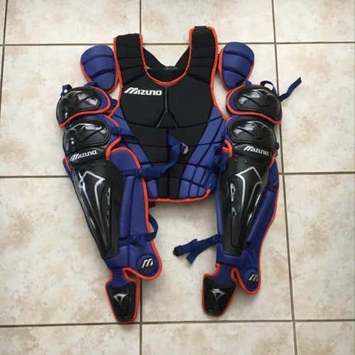 Mizuno Old school catcher Chest Protector And Shin Guards