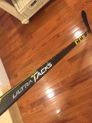 New Pro Stock CCM Tacks Stick Lefty Toe 85 Flex Senior (Grip)