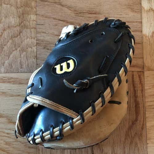 Wilson A2000 Series: A2403 Pudge Catcher’s Mitt (32.5”)