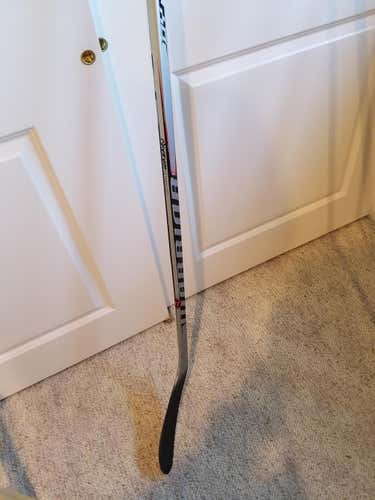 Warrior Dynasty AX1LT Stick Righty Toe 86 - 90 Senior