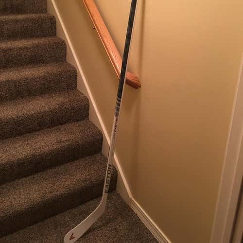 Easton Mako Senior Stick