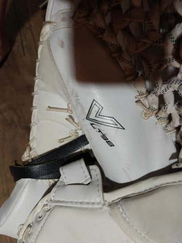 Vaughn Goalie Glove  Full Right Senior