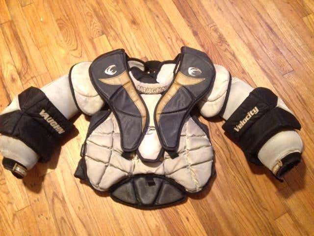 Vaughn Velocity 7400 Goalie Chest Protector Senior Medium