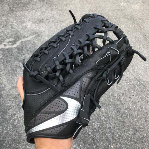 Nike MVP Select Outfield Glove