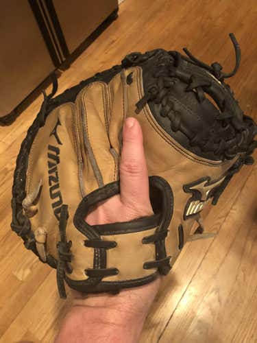 Mizuno Global Elite catcher’s mitt