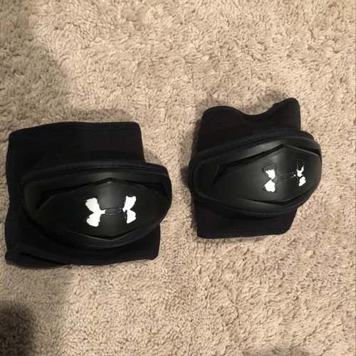 Black UA Elbow Pads