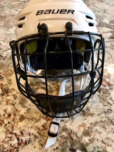 BAUER ADULT SMALL IMS 9.0 WHITE HELMET/ CCM 580 BLACK CAGE COMBO