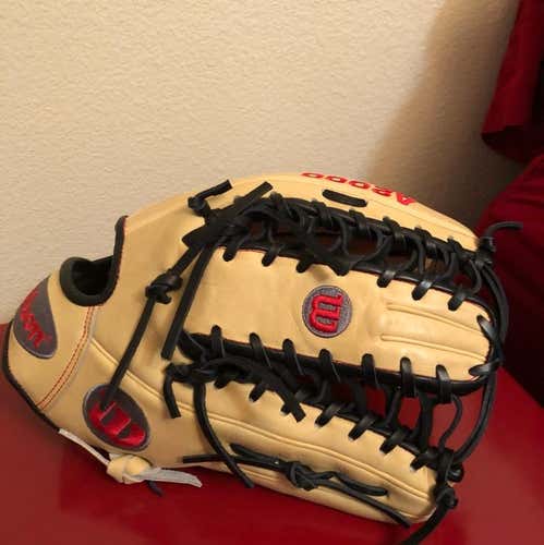 New With Keychain Wilson A2000 12.75