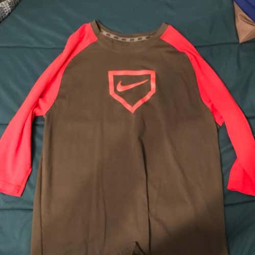 Used Nike Dri-Fit 3/4 Long Sleeve Shirt Size Medium