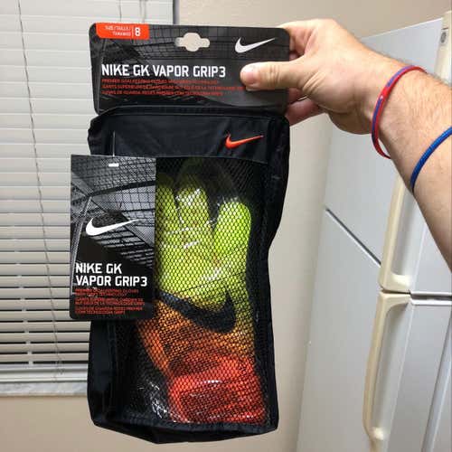 Size 8 Nike GK Vapor Grip 3