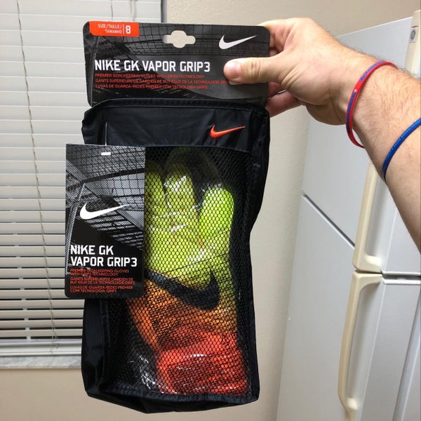 Size 8 Nike GK Vapor Grip 3