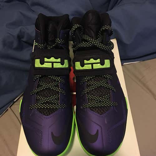 Lebron Sneakers