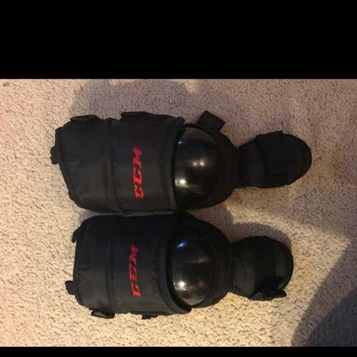 CCM Knee Guard - Cup Style - Intermediate Size
